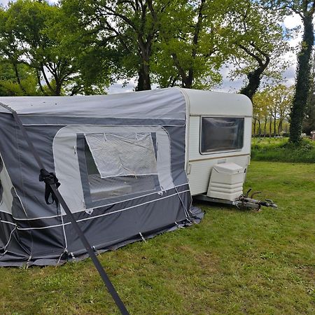 Camping Le Val Aux Fees - Broceliande Concoret Extérieur photo