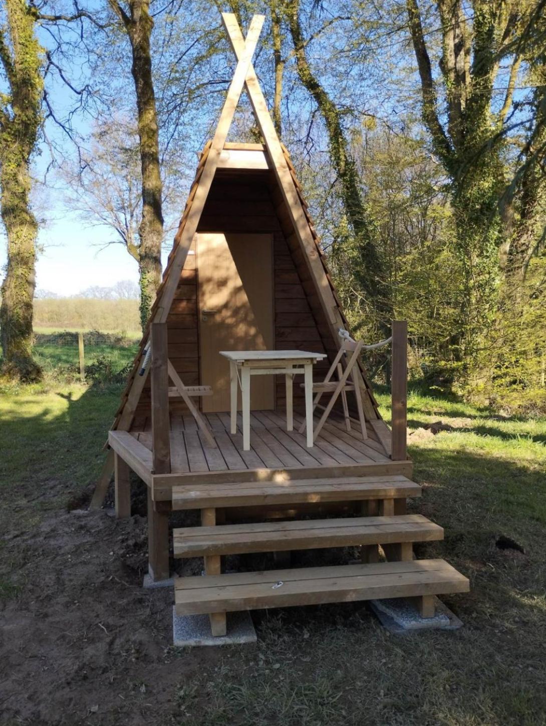 Camping Le Val Aux Fees - Broceliande Concoret Extérieur photo