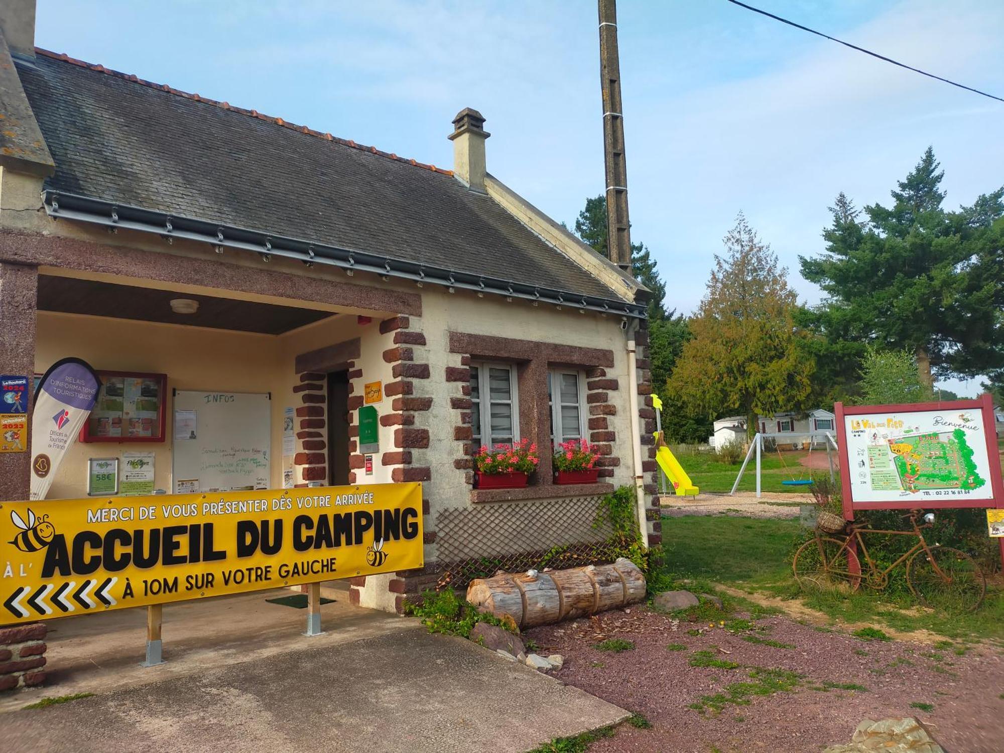Camping Le Val Aux Fees - Broceliande Concoret Extérieur photo