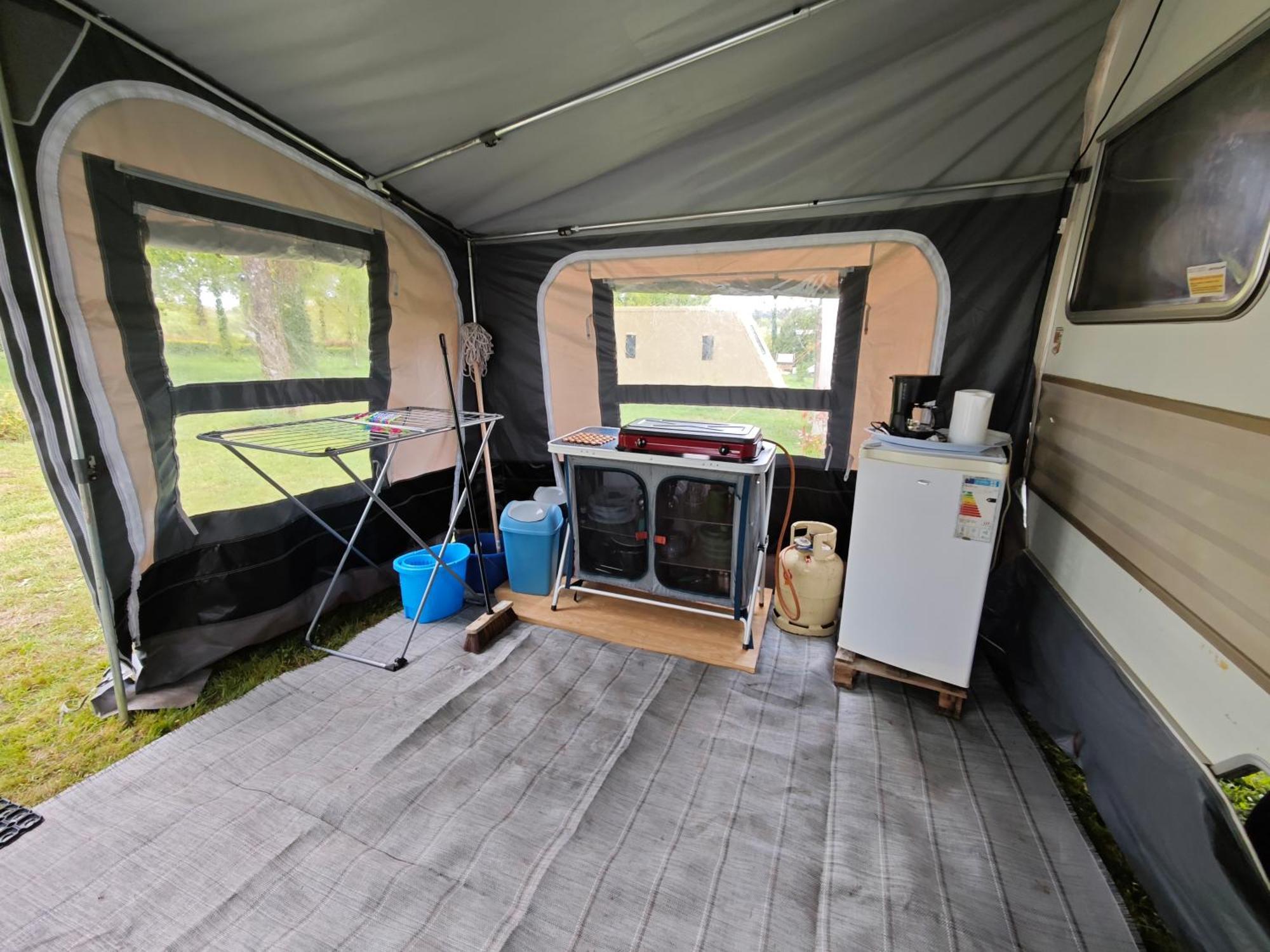 Camping Le Val Aux Fees - Broceliande Concoret Extérieur photo