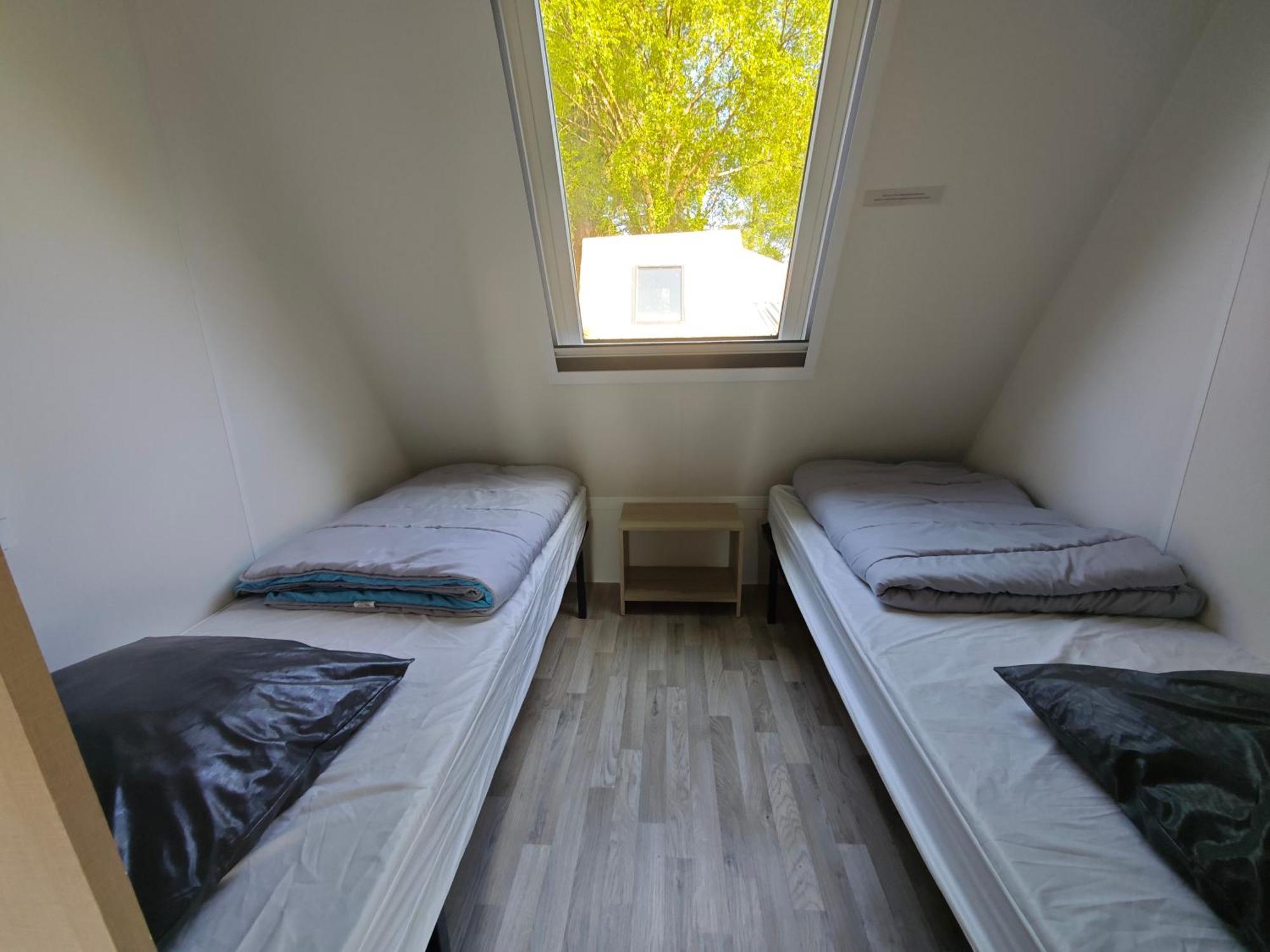 Camping Le Val Aux Fees - Broceliande Concoret Chambre photo