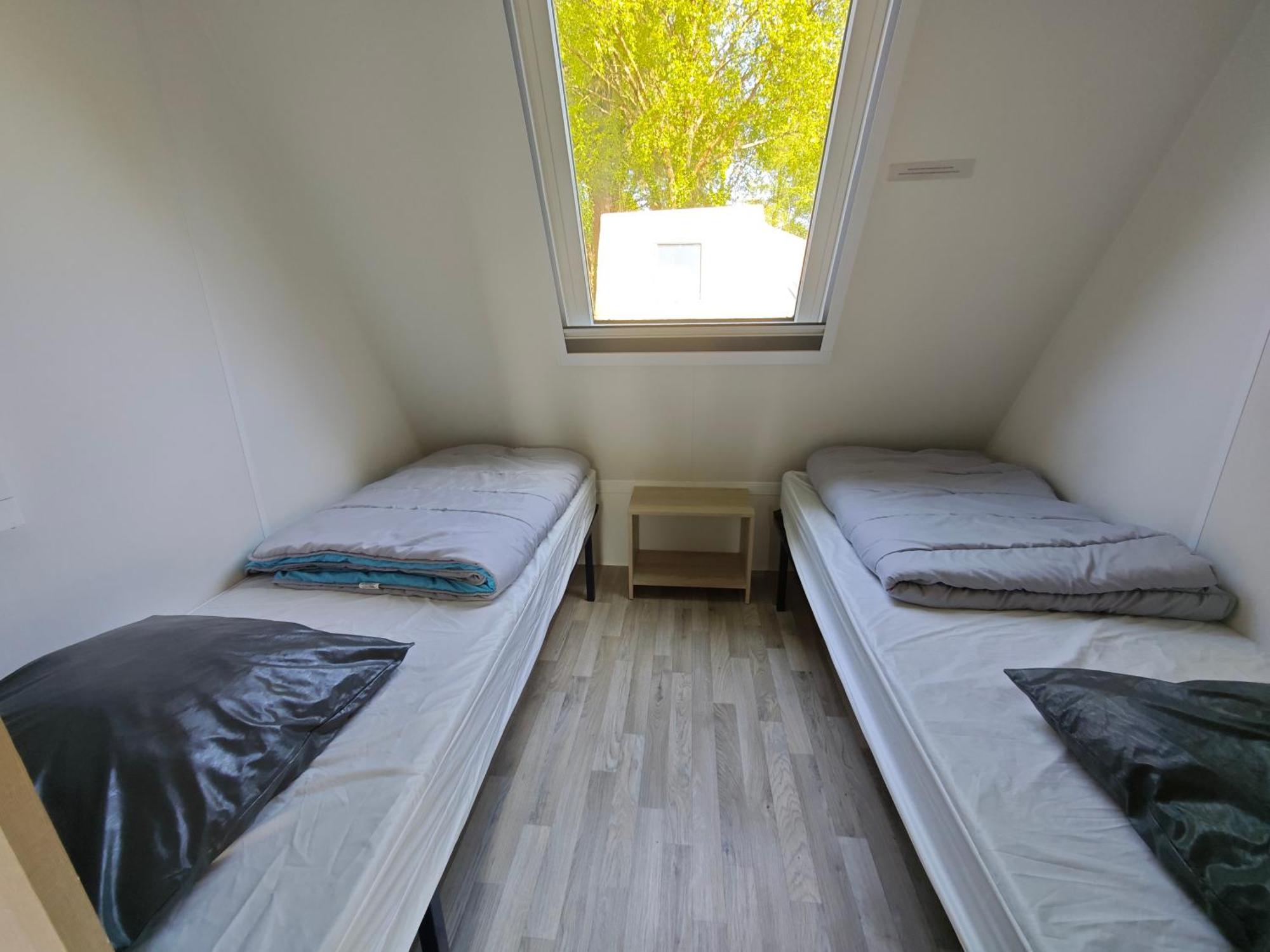 Camping Le Val Aux Fees - Broceliande Concoret Chambre photo